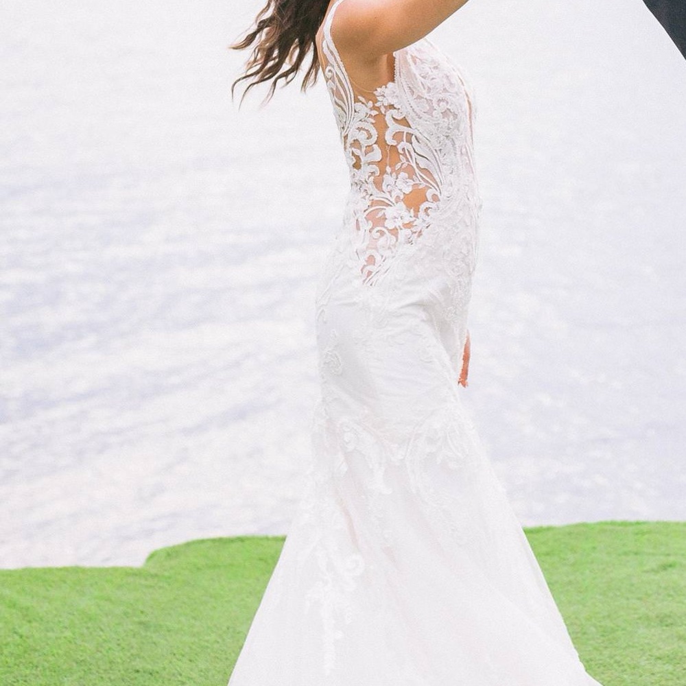 Elysee by Enzoani Henriette Mermaid Ivory Wedding Gown Size 4 - Picture 7 of 17